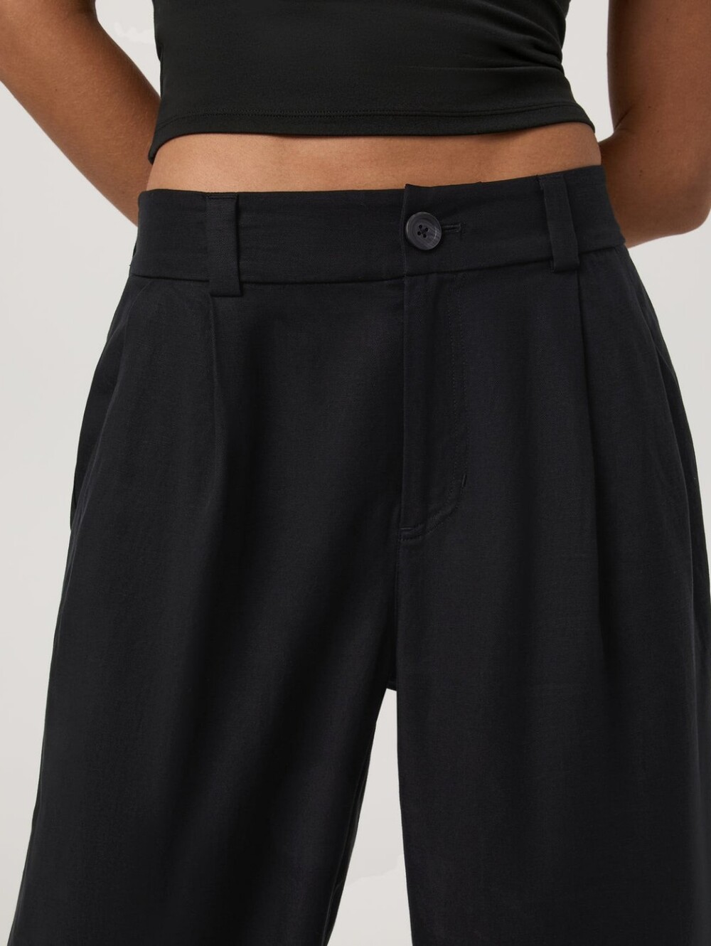 New Vuori Trestles Twill Wideleg Pants In Black - Picture 2 of 5